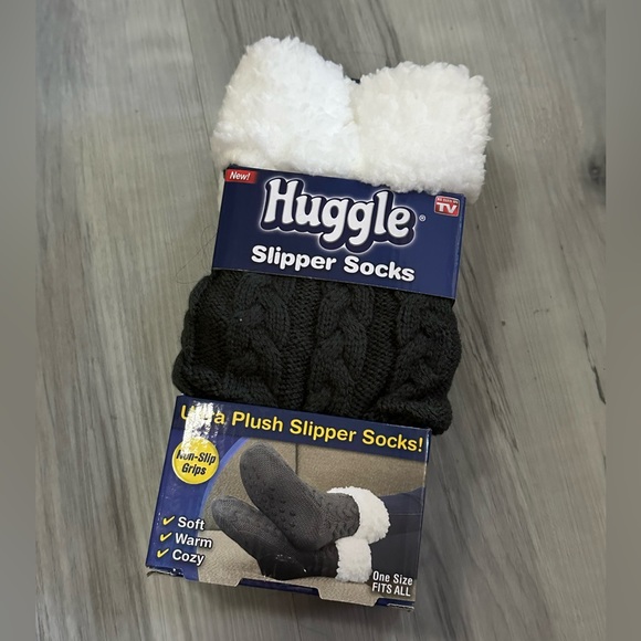 NWT HUGGLE SLIPPER SOCKS Premium Fleece Non-Slip Grips Charcoal Gray Women OS - Picture 2 of 8